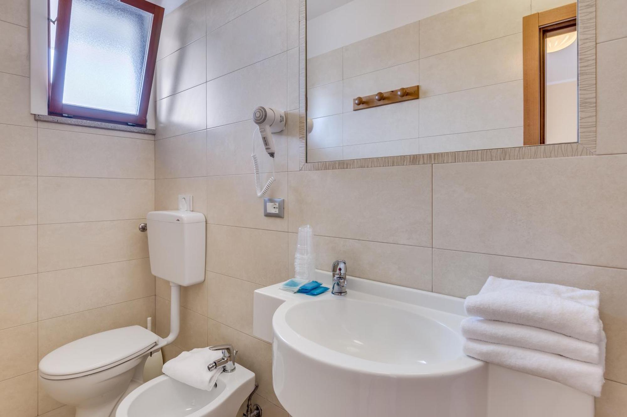 Single Room with Terrace,422276118:JPEG